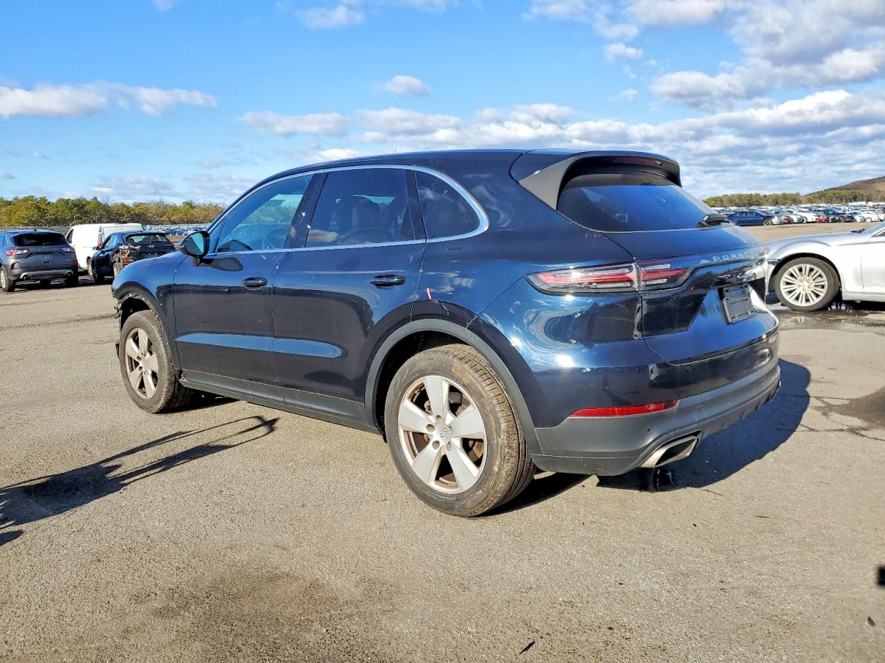 2019 PORSCHE CAYENNE photo 2