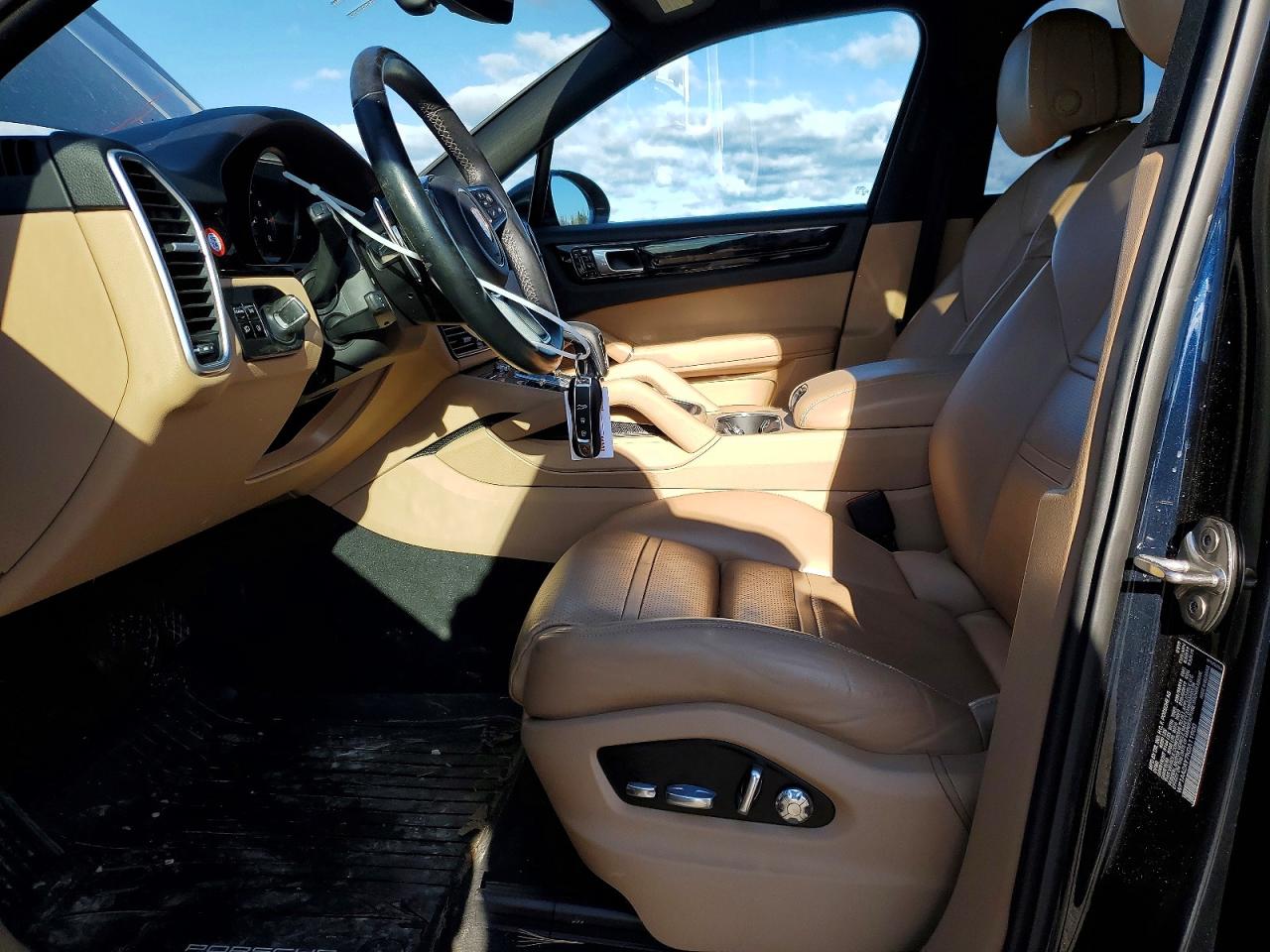 2019 PORSCHE CAYENNE photo 7