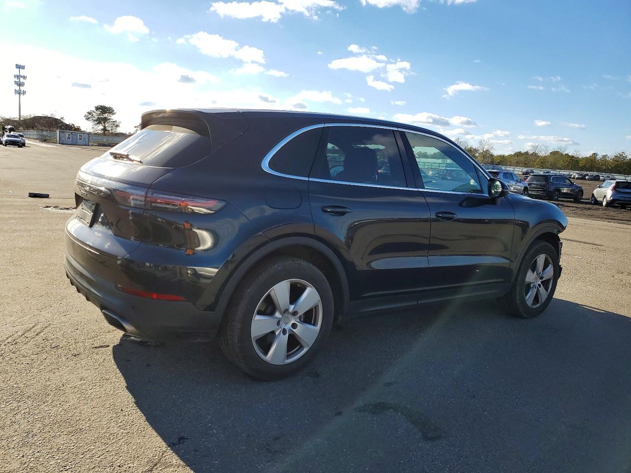 2019 PORSCHE CAYENNE photo 3