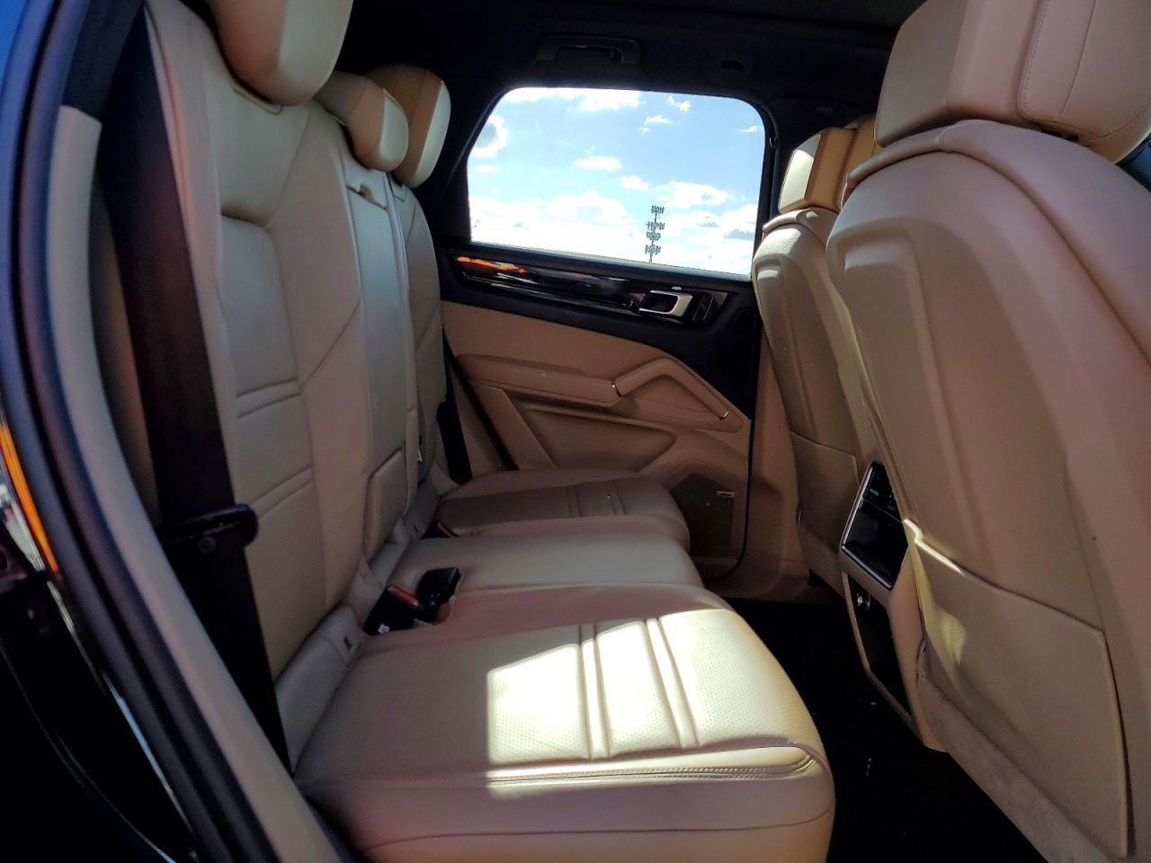 2019 PORSCHE CAYENNE photo 11