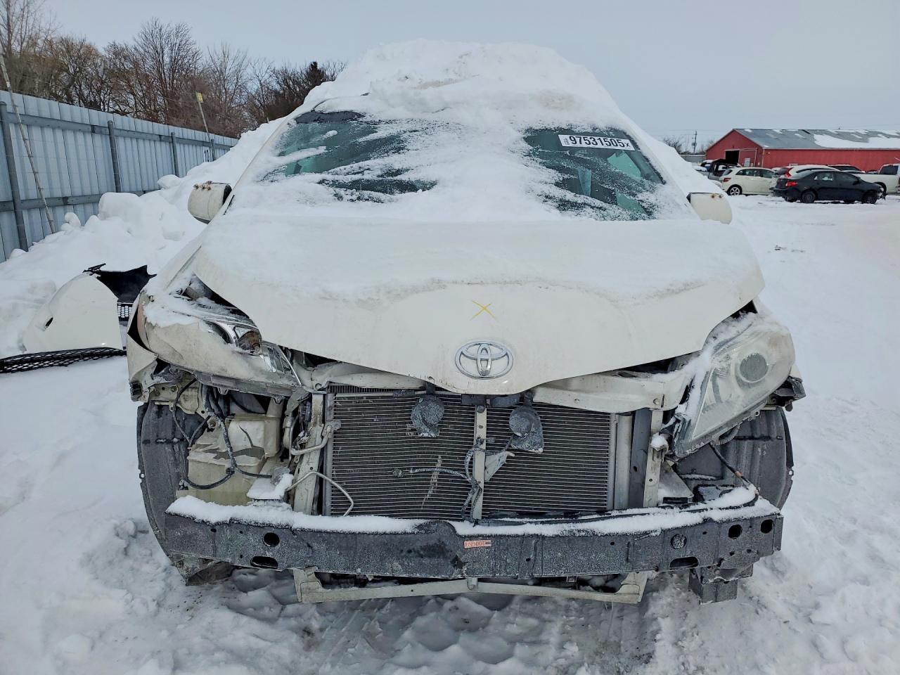 2015 TOYOTA SIENNA LE photo 13