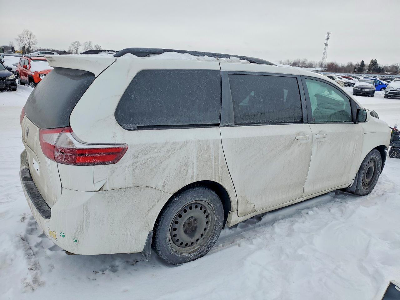 2015 TOYOTA SIENNA LE photo 7