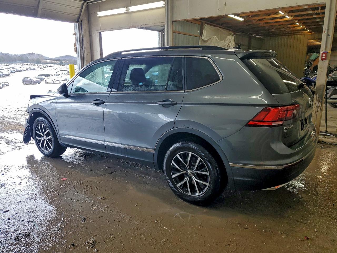 2021 VOLKSWAGEN TIGUAN SE photo 2