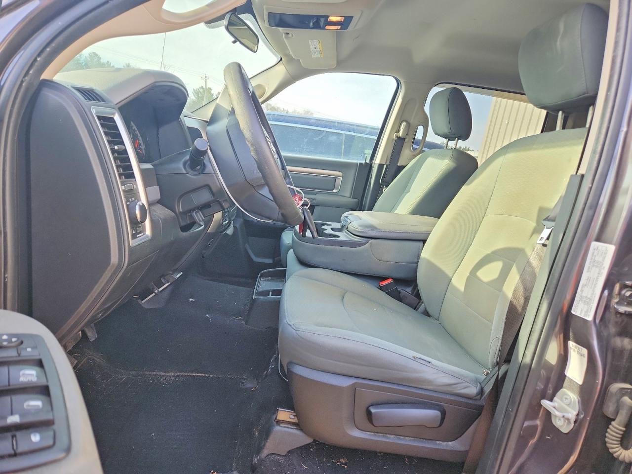 2018 RAM 1500 SLT photo 7