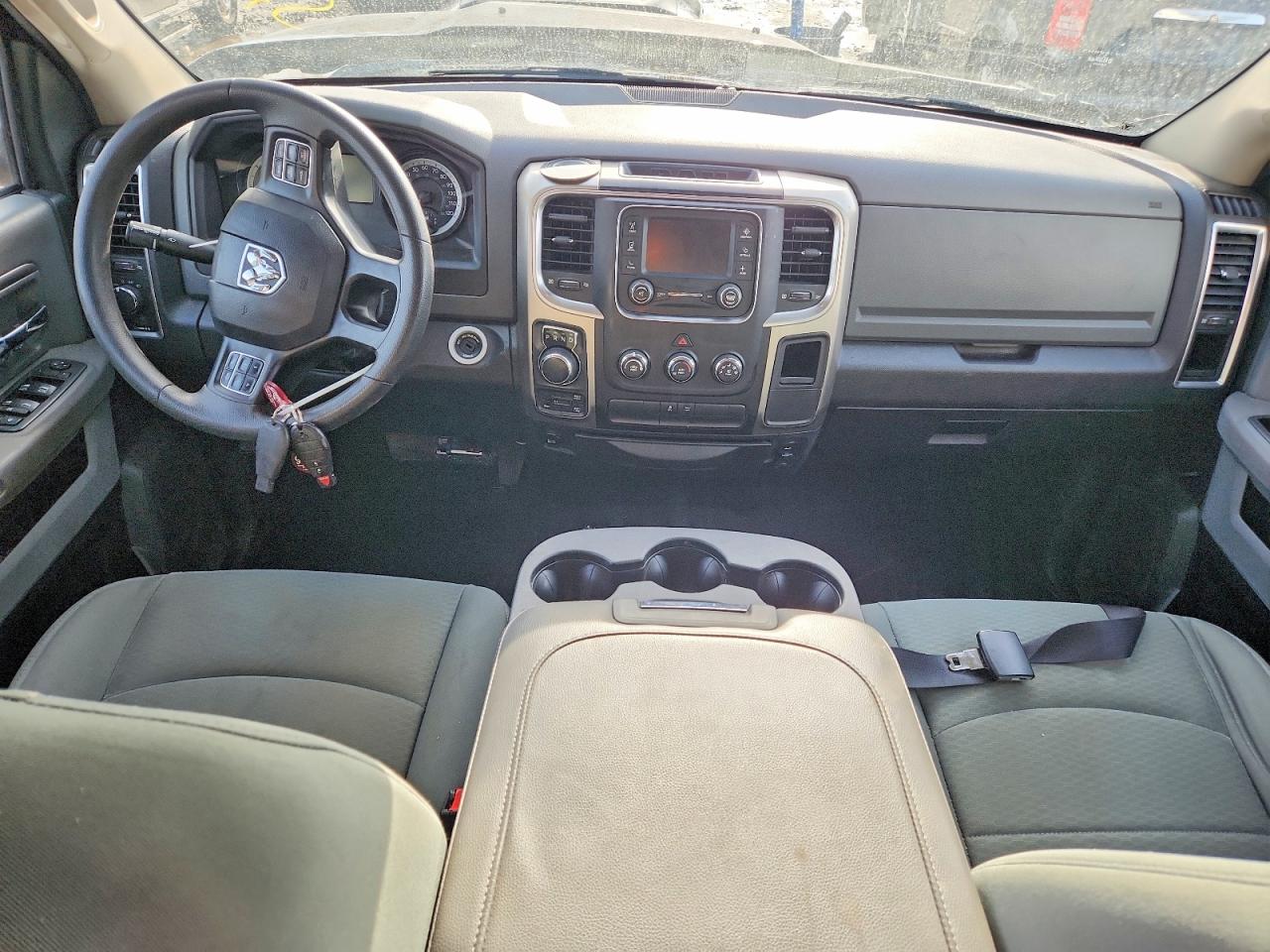 2018 RAM 1500 SLT photo 8