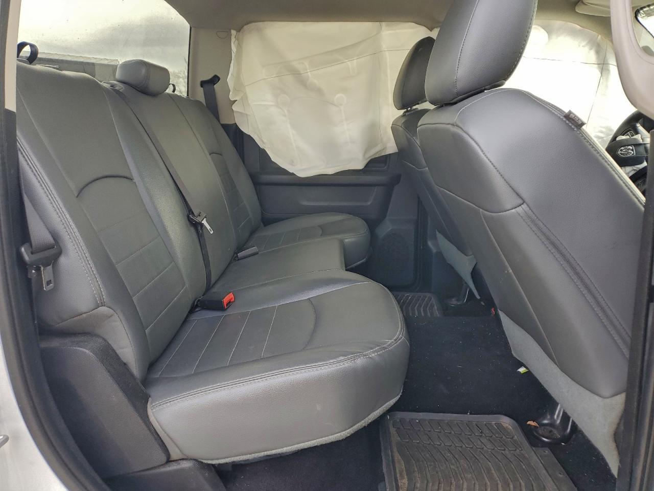 2016 RAM 2500 ST photo 10