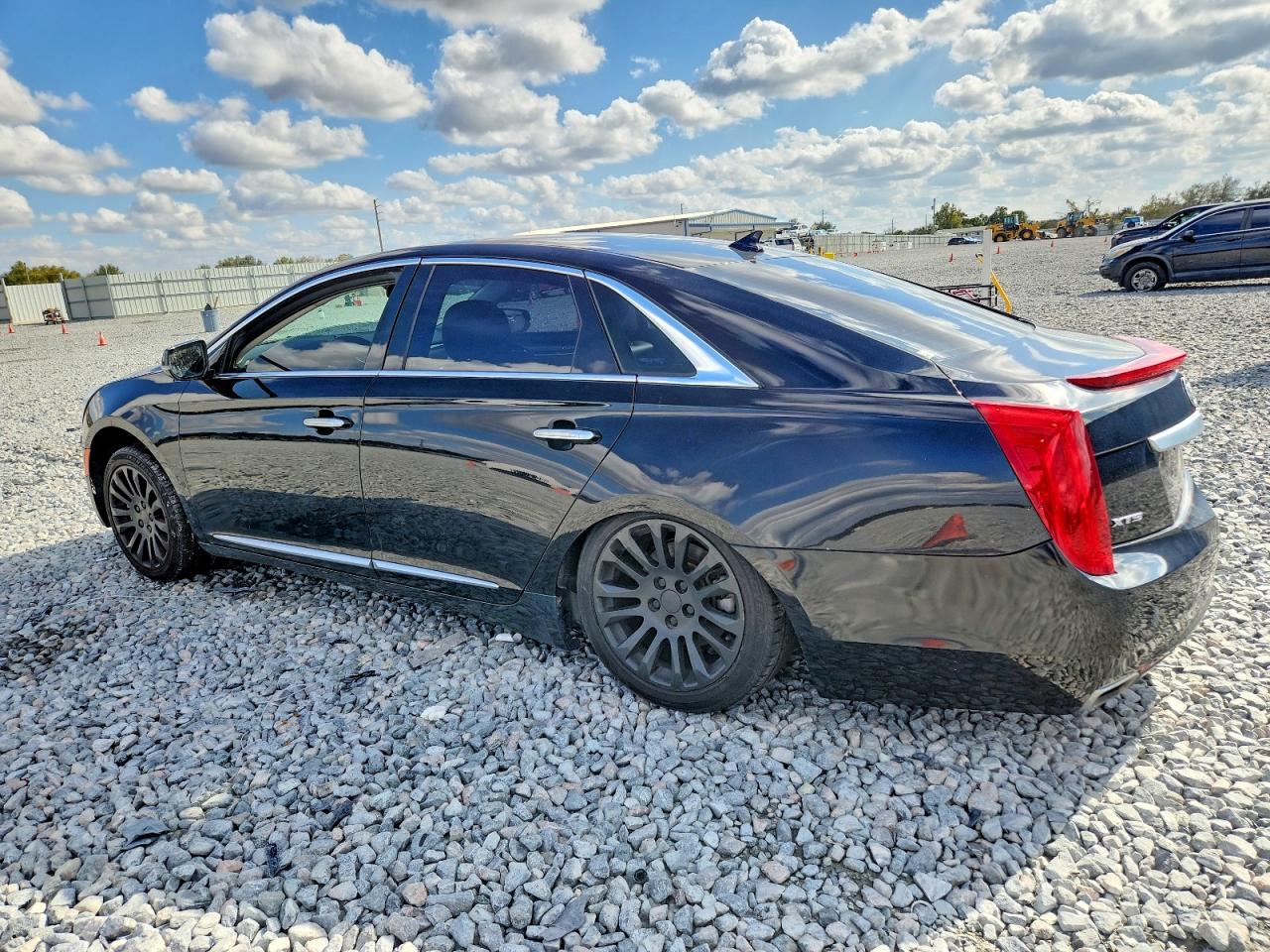 2013 CADILLAC XTS LUXURY COLLECTION photo 2