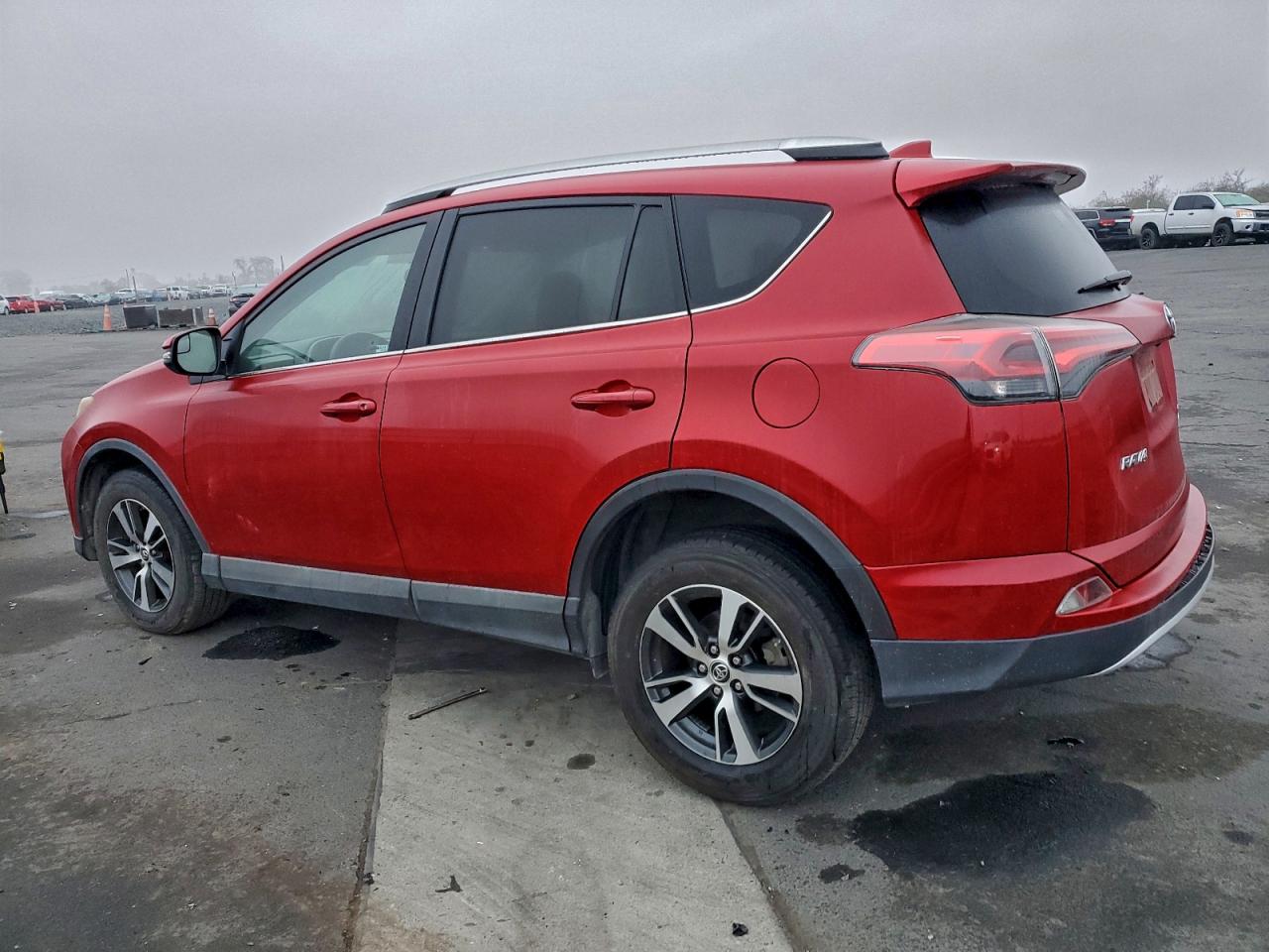 2016 TOYOTA RAV4 XLE photo 2