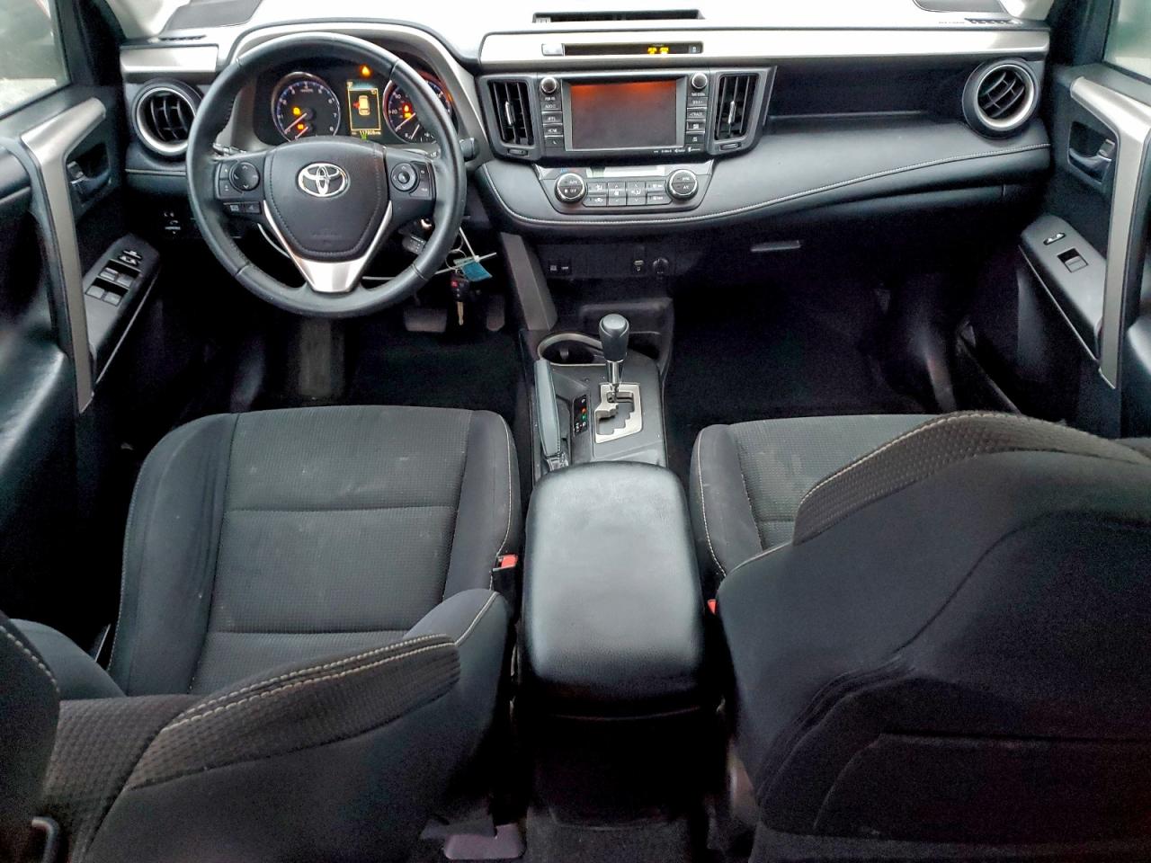 2016 TOYOTA RAV4 XLE photo 8