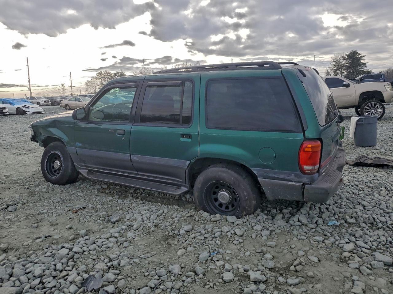 2001 MERCURY MOUNTAINEER photo 2