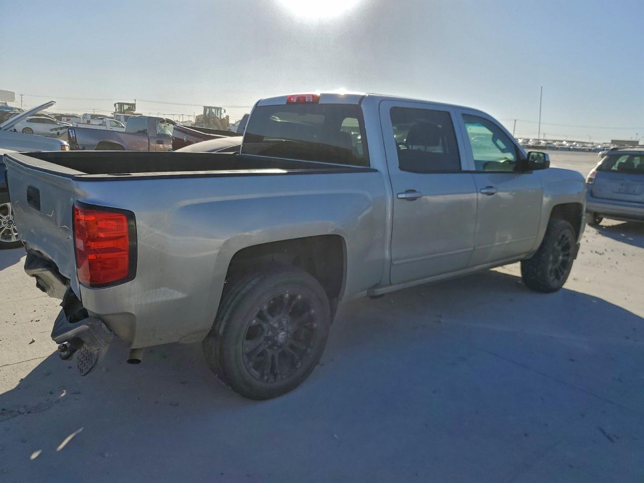 2017 CHEVROLET SILVERADO K1500 LT photo 3
