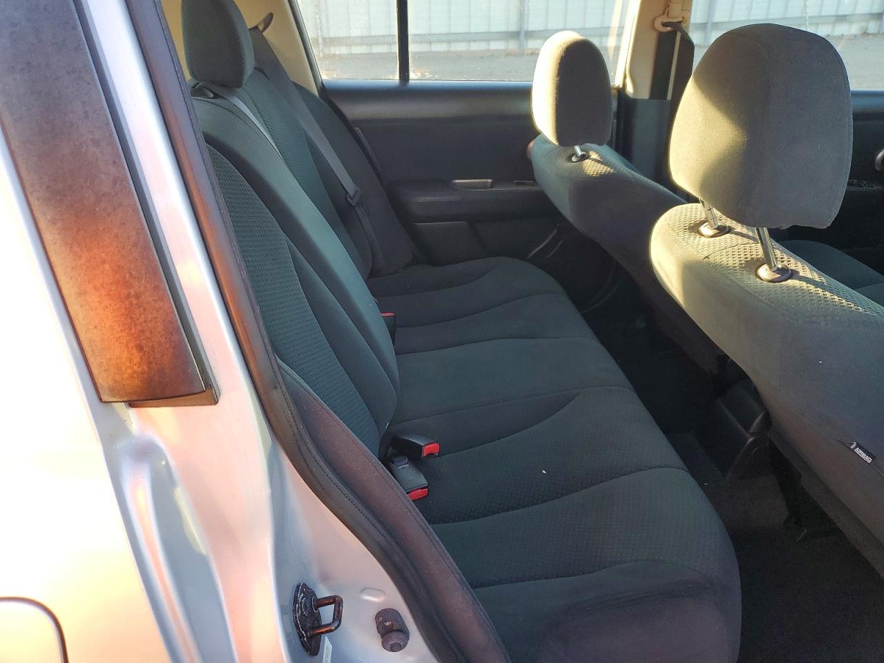 2012 NISSAN VERSA S photo 10