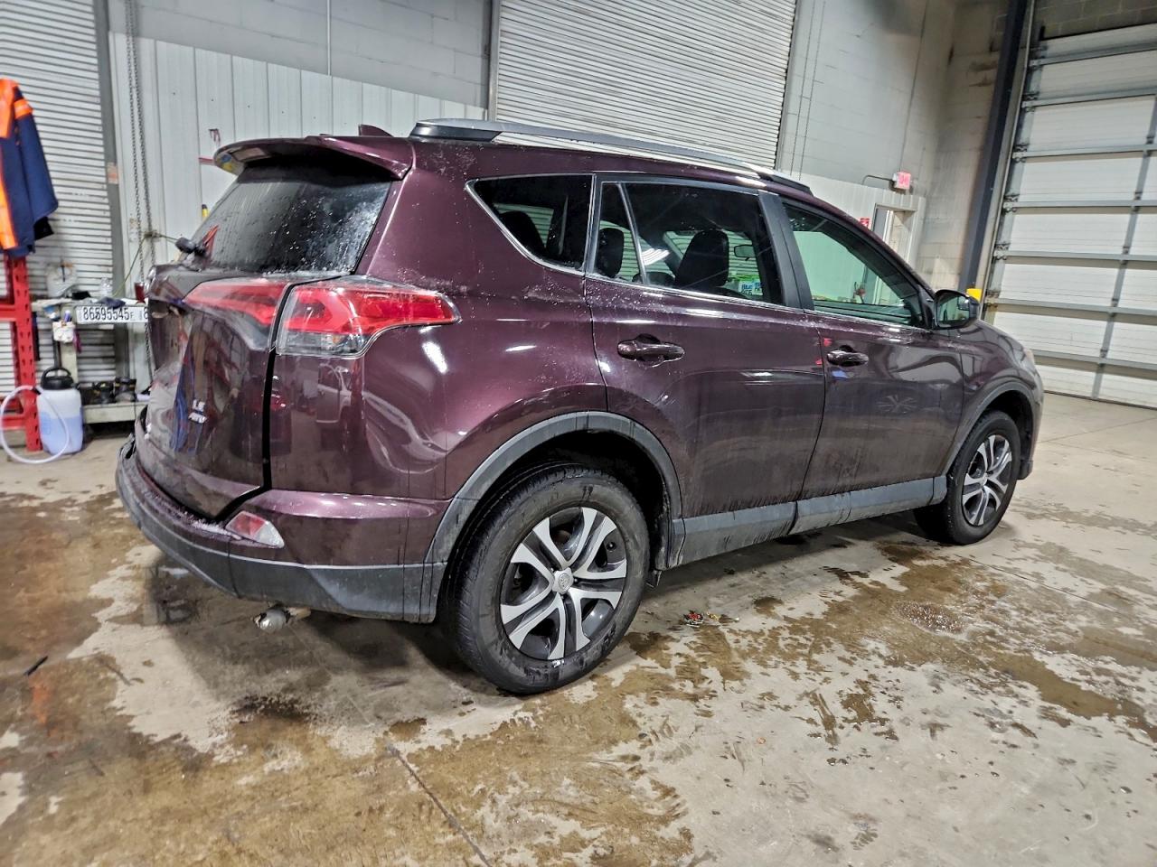 2018 TOYOTA RAV4 LE photo 5