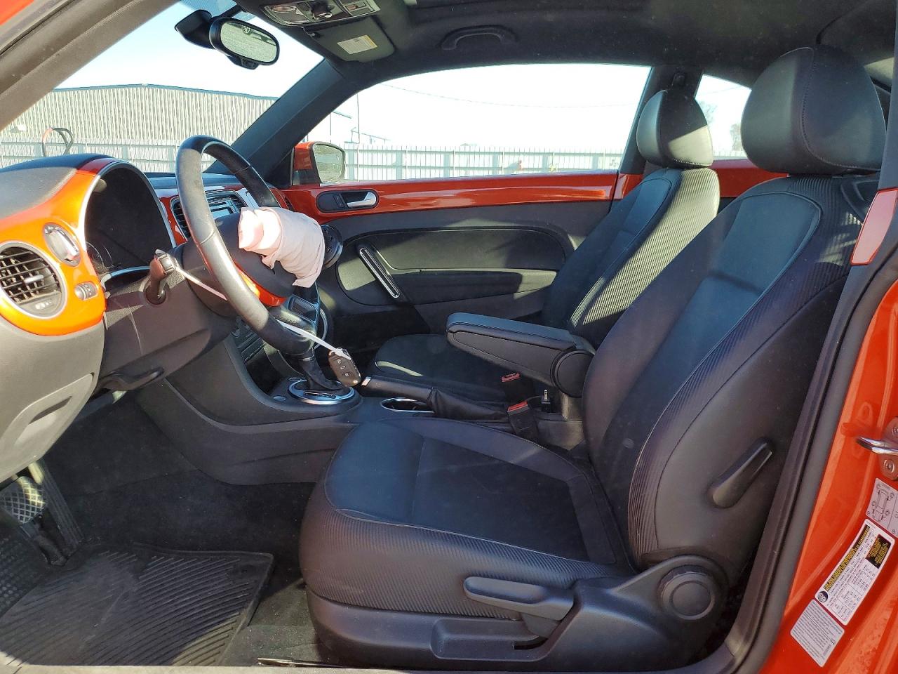 2016 VOLKSWAGEN BEETLE SE photo 7