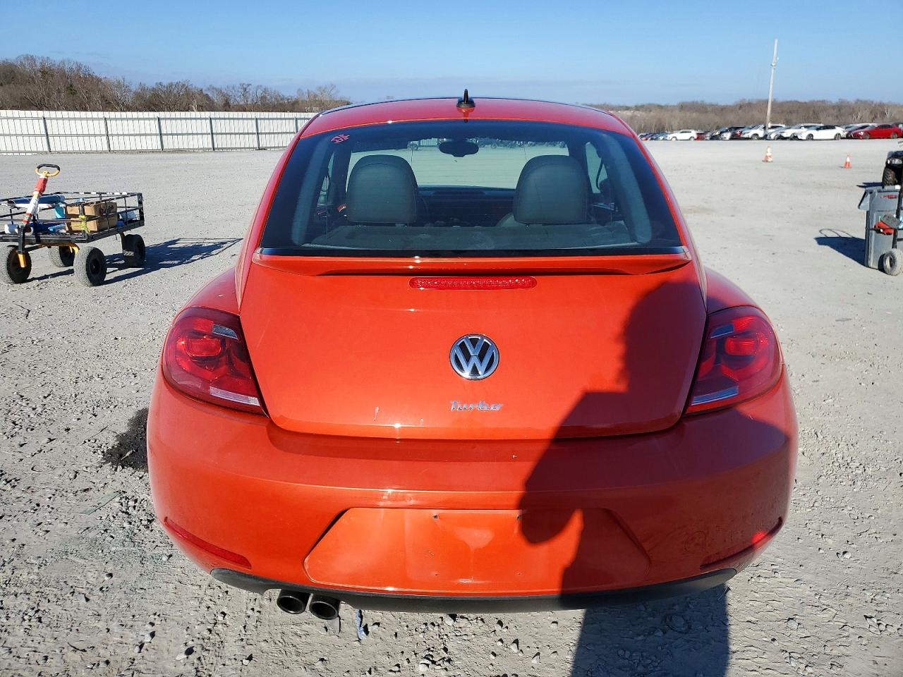 2016 VOLKSWAGEN BEETLE SE photo 6