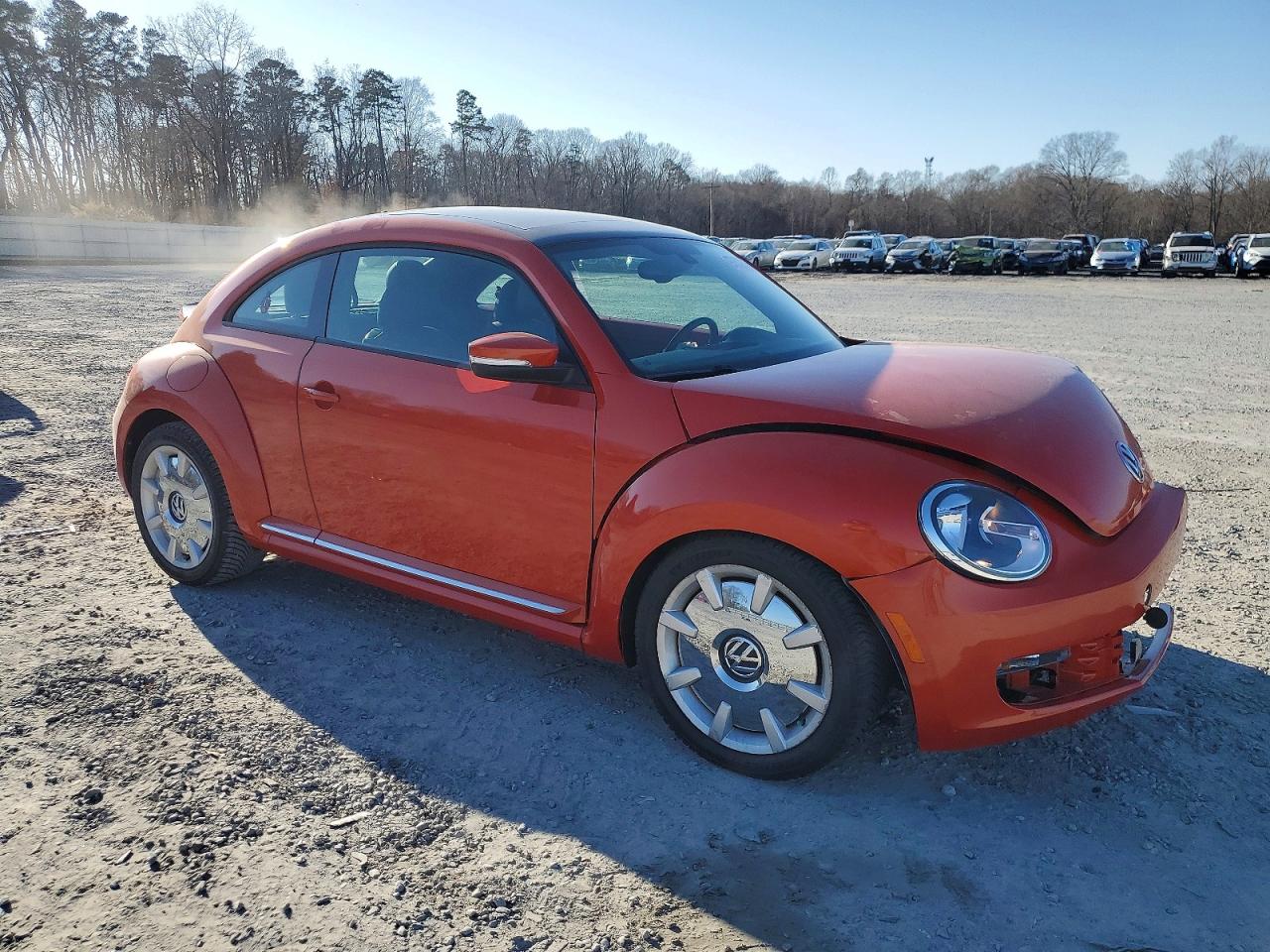 2016 VOLKSWAGEN BEETLE SE photo 4