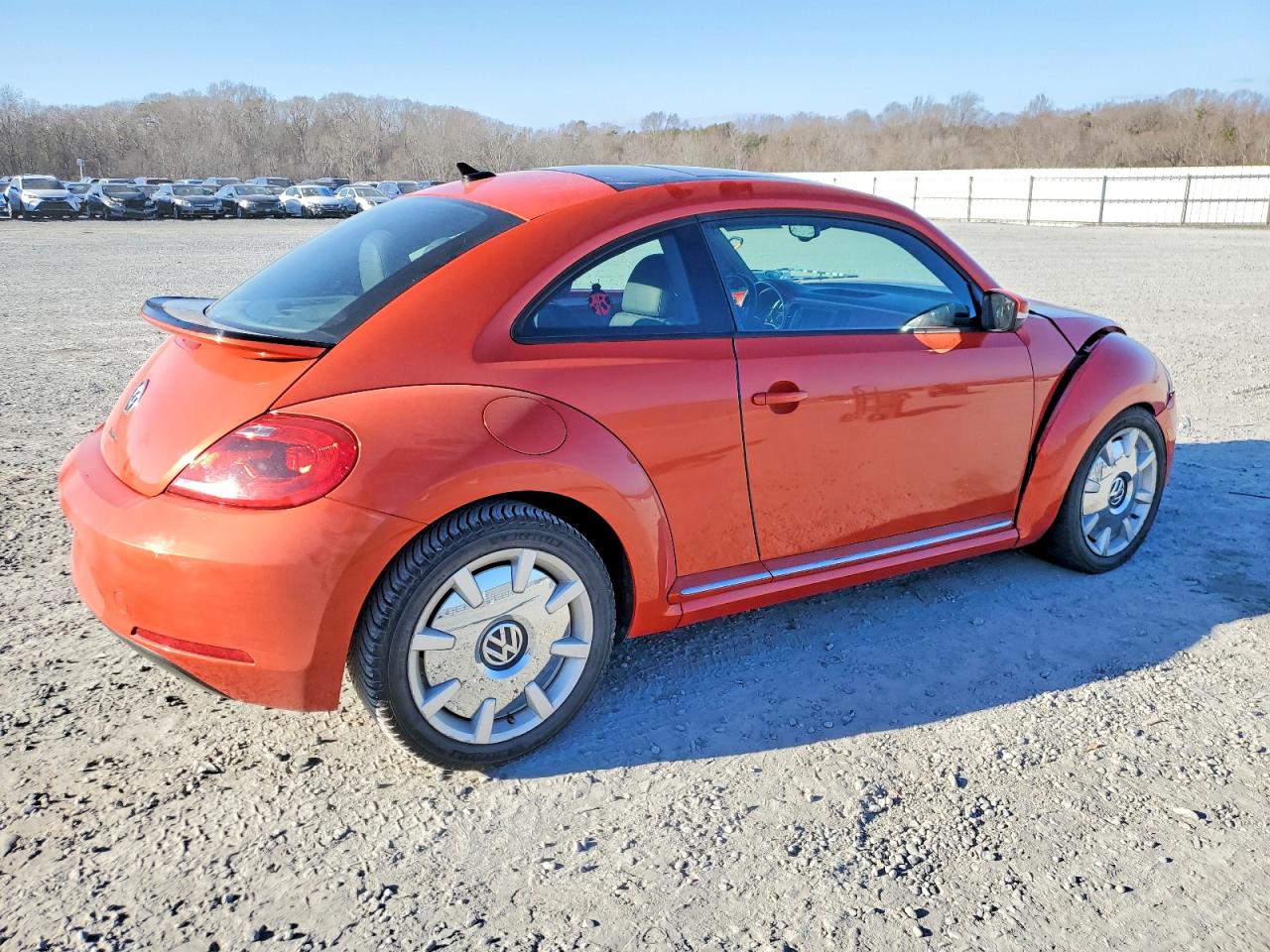 2016 VOLKSWAGEN BEETLE SE photo 3