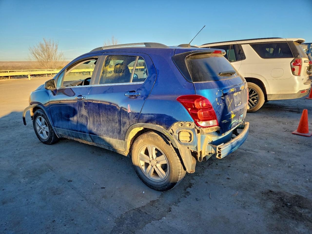 2020 CHEVROLET TRAX 1LT photo 2