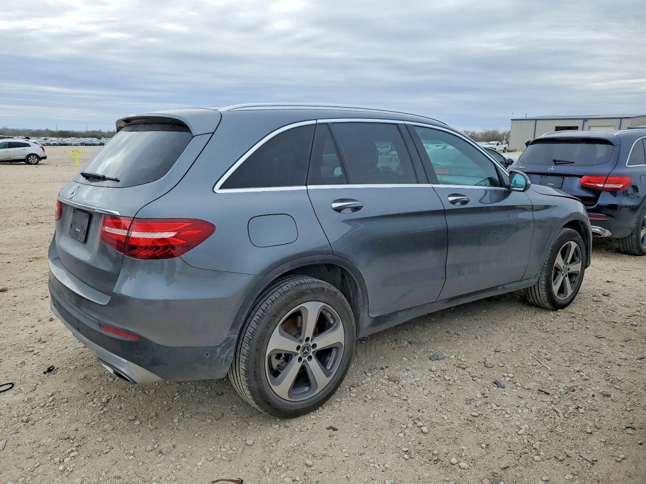2018 MERCEDES-BENZ GLC 300 photo 5