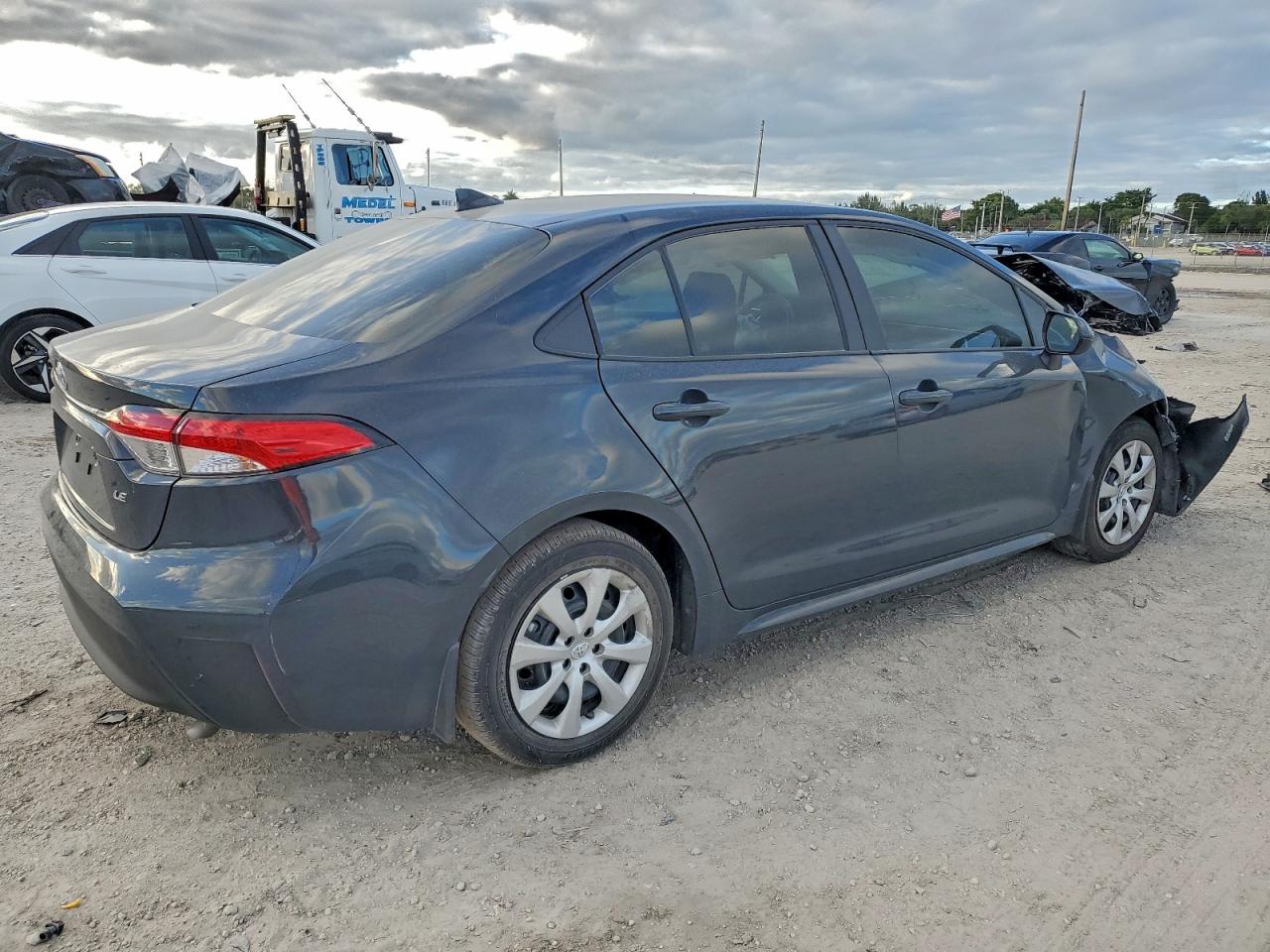 2025 TOYOTA COROLLA LE photo 3