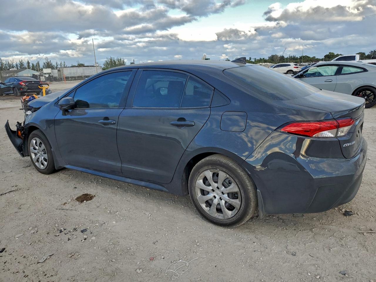 2025 TOYOTA COROLLA LE photo 2