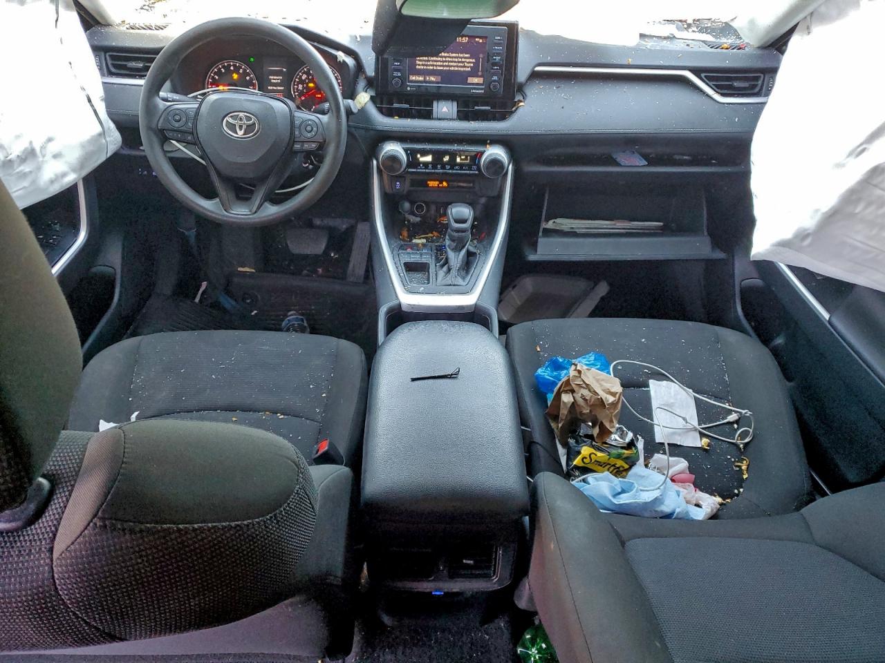 2022 TOYOTA RAV4 LE photo 8
