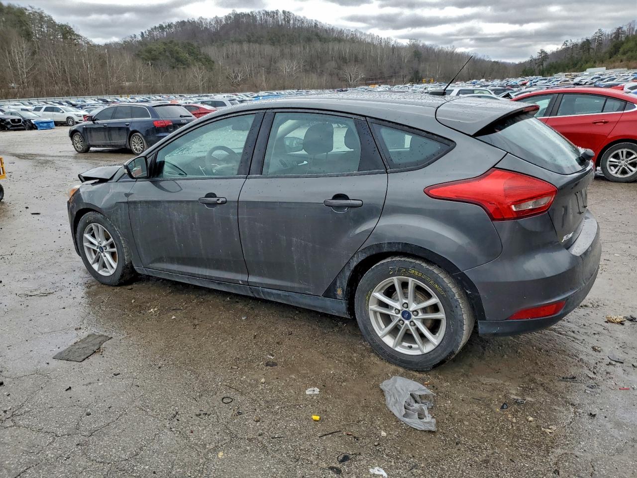 2018 FORD FOCUS SE photo 2
