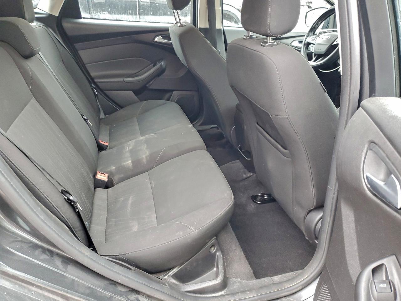 2018 FORD FOCUS SE photo 10