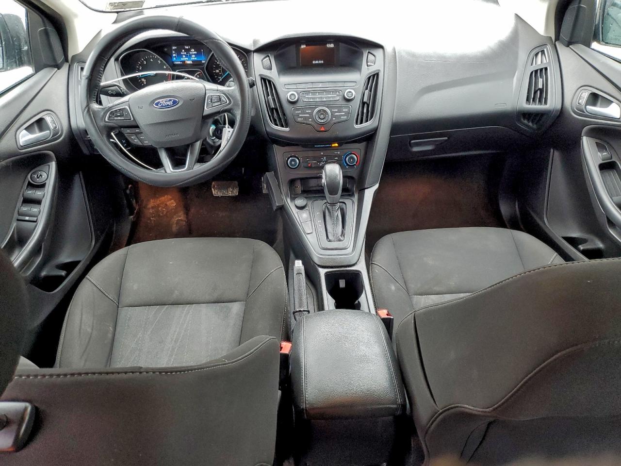 2018 FORD FOCUS SE photo 8