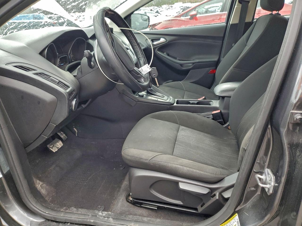 2018 FORD FOCUS SE photo 7