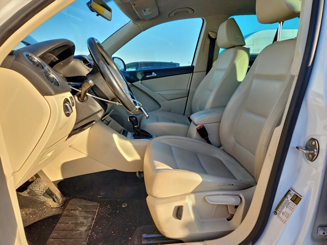 2013 VOLKSWAGEN TIGUAN S photo 13