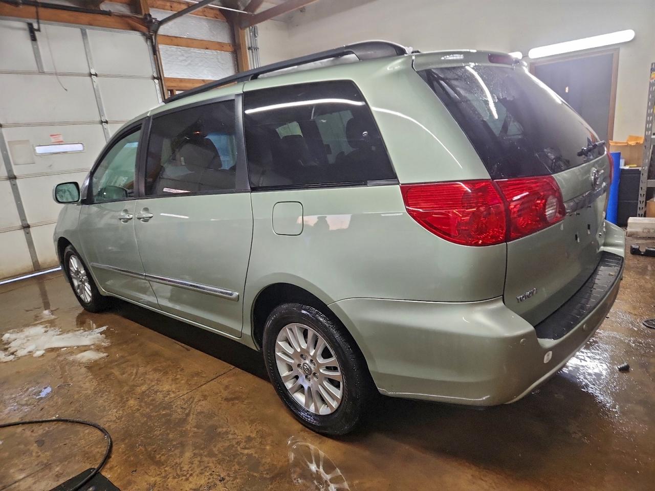 2009 TOYOTA SIENNA XLE photo 4