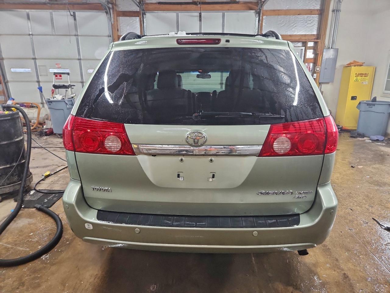 2009 TOYOTA SIENNA XLE photo 16