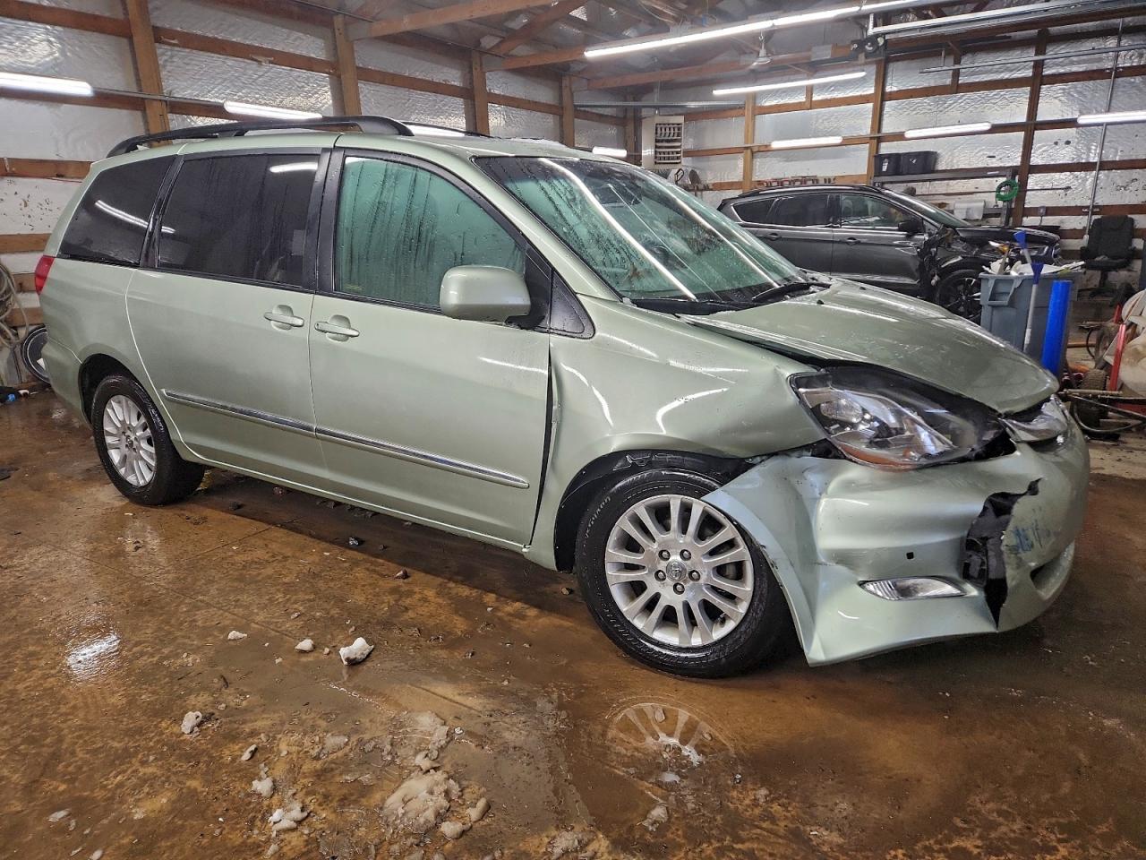 2009 TOYOTA SIENNA XLE photo 10