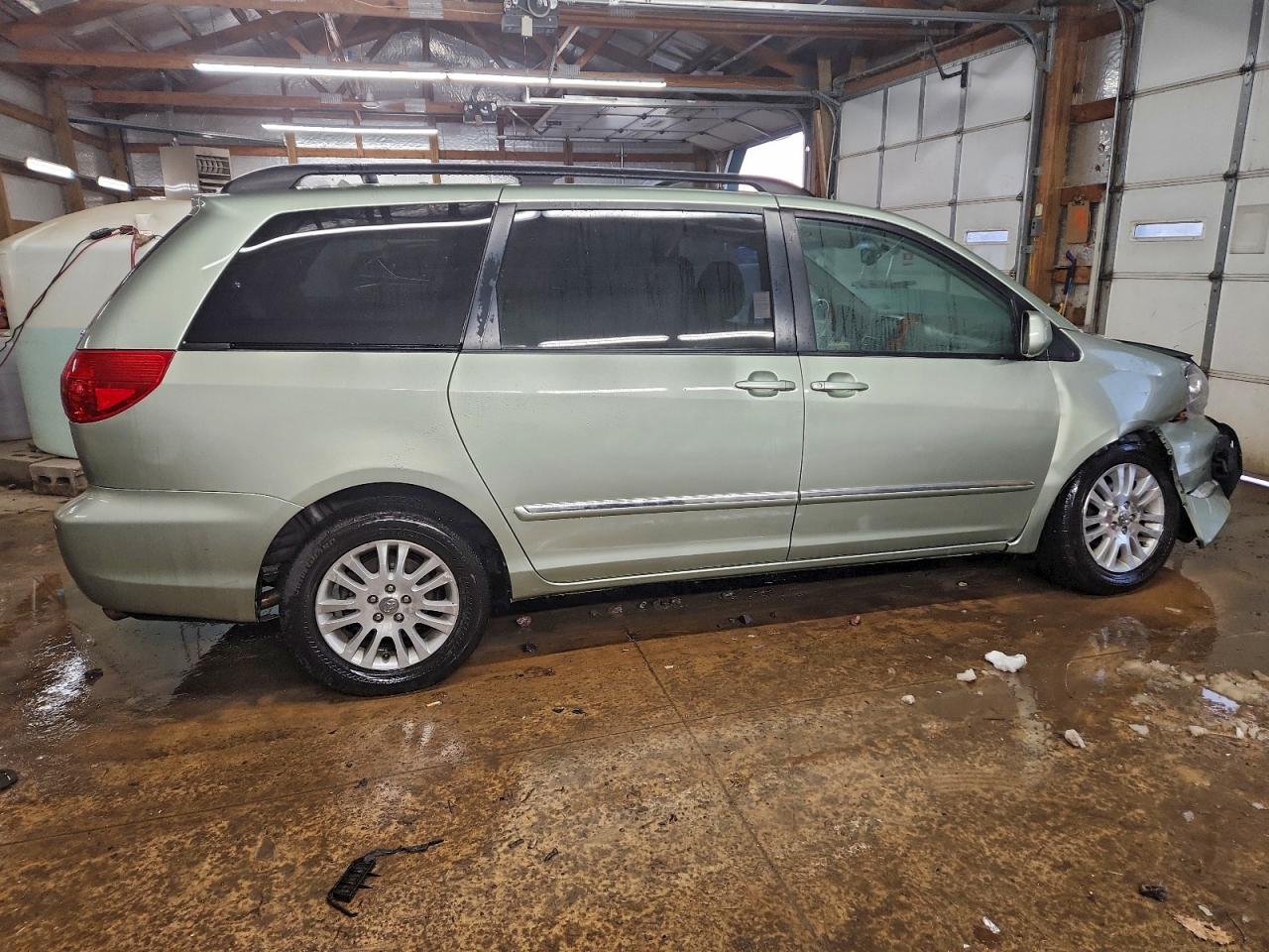 2009 TOYOTA SIENNA XLE photo 7