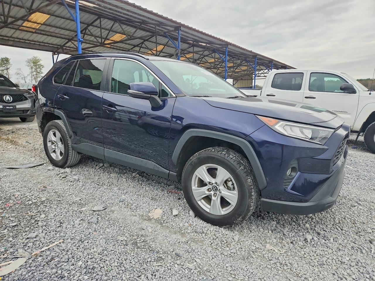 2021 TOYOTA RAV4 XLE photo 4