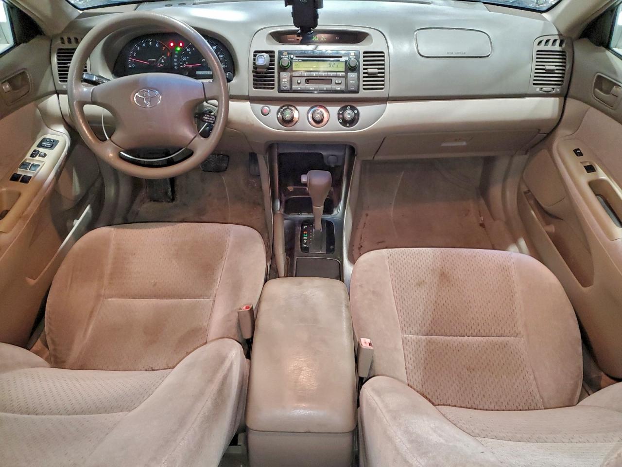 2002 TOYOTA CAMRY LE photo 8
