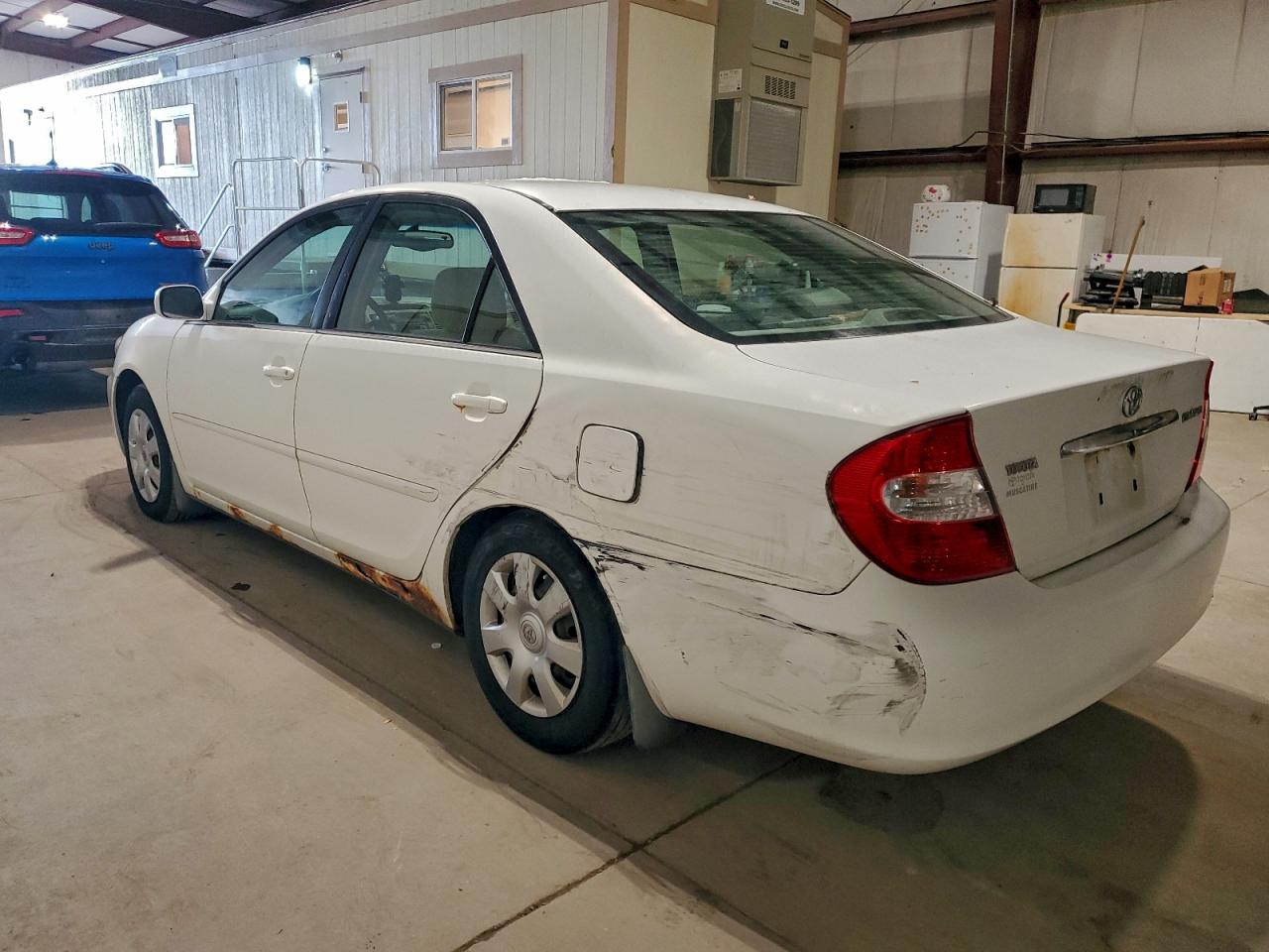 2002 TOYOTA CAMRY LE photo 2