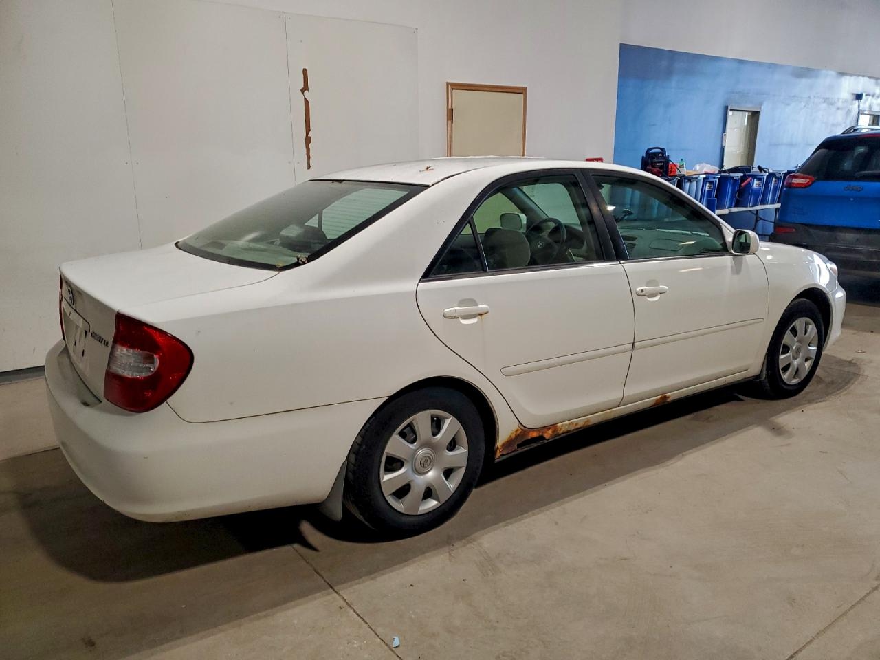 2002 TOYOTA CAMRY LE photo 3