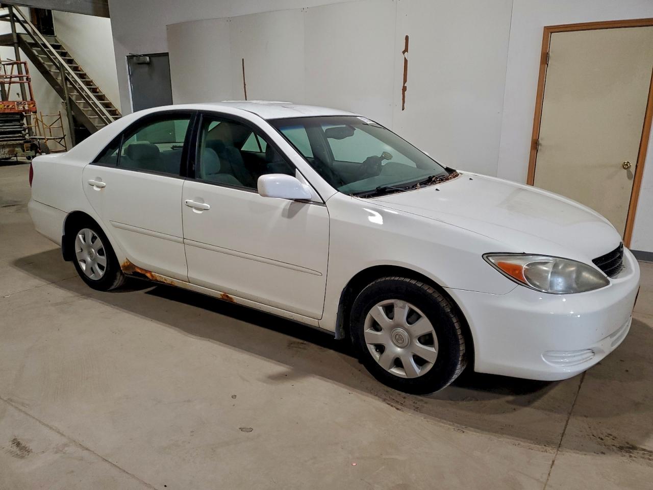 2002 TOYOTA CAMRY LE photo 4
