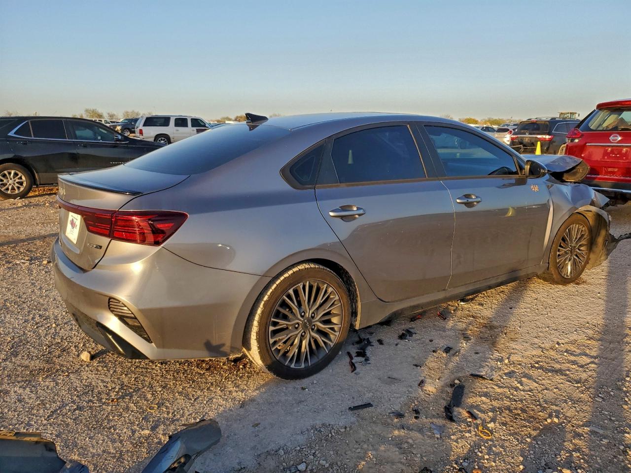 2023 KIA FORTE GT LINE photo 3
