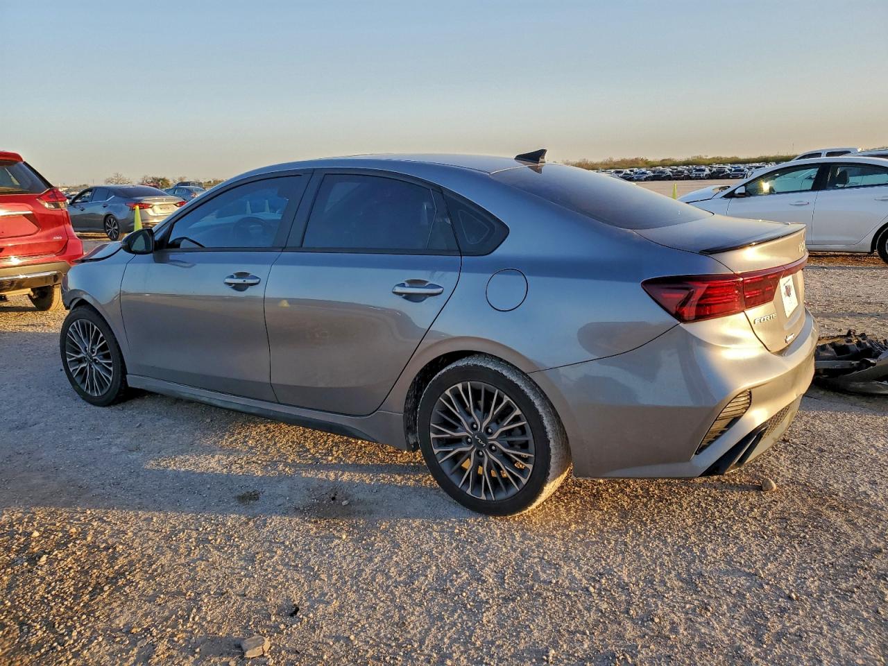 2023 KIA FORTE GT LINE photo 2