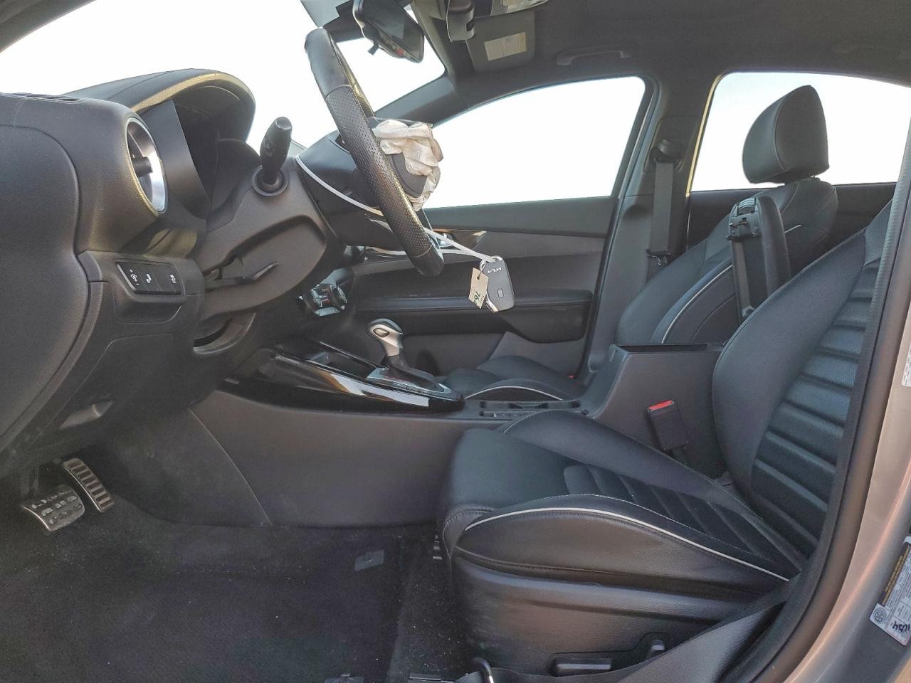 2023 KIA FORTE GT LINE photo 7
