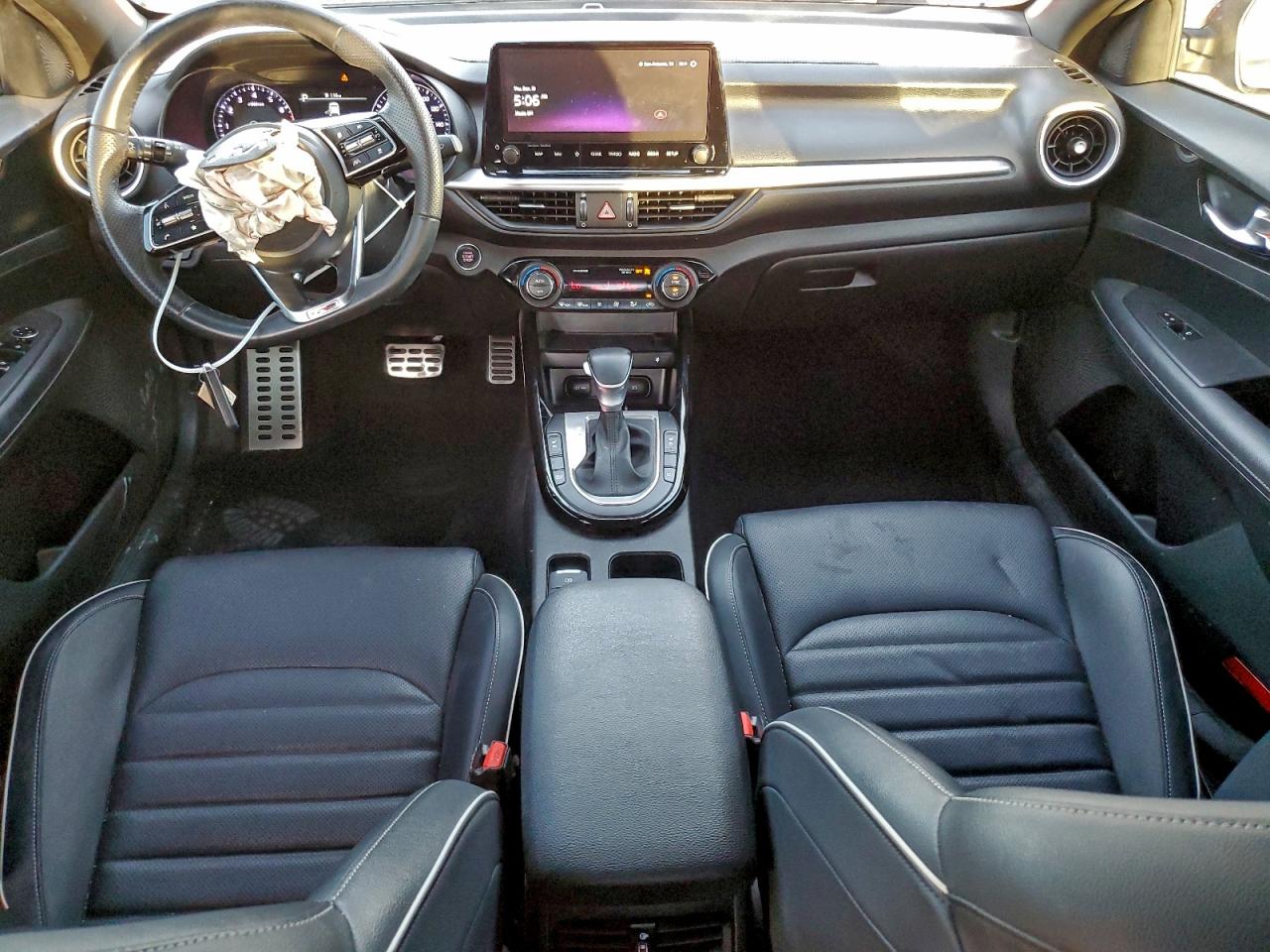 2023 KIA FORTE GT LINE photo 8