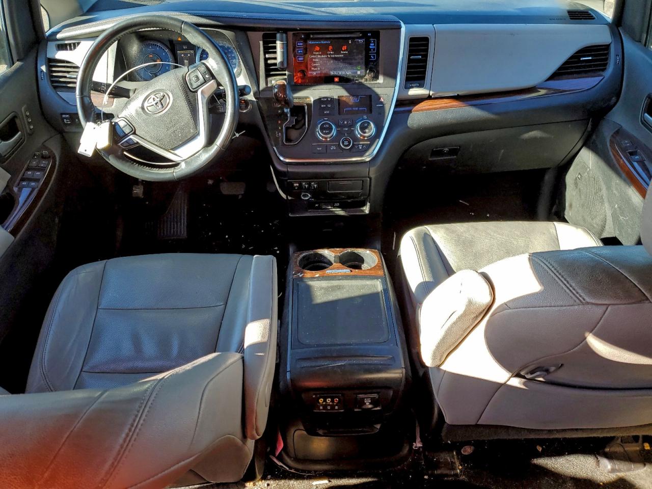 2015 TOYOTA SIENNA XLE photo 8
