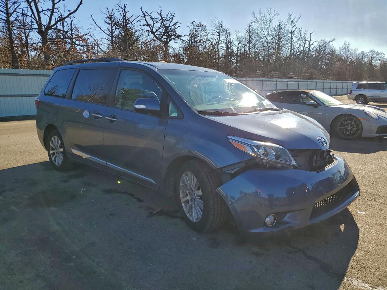 2015 TOYOTA SIENNA XLE photo 4