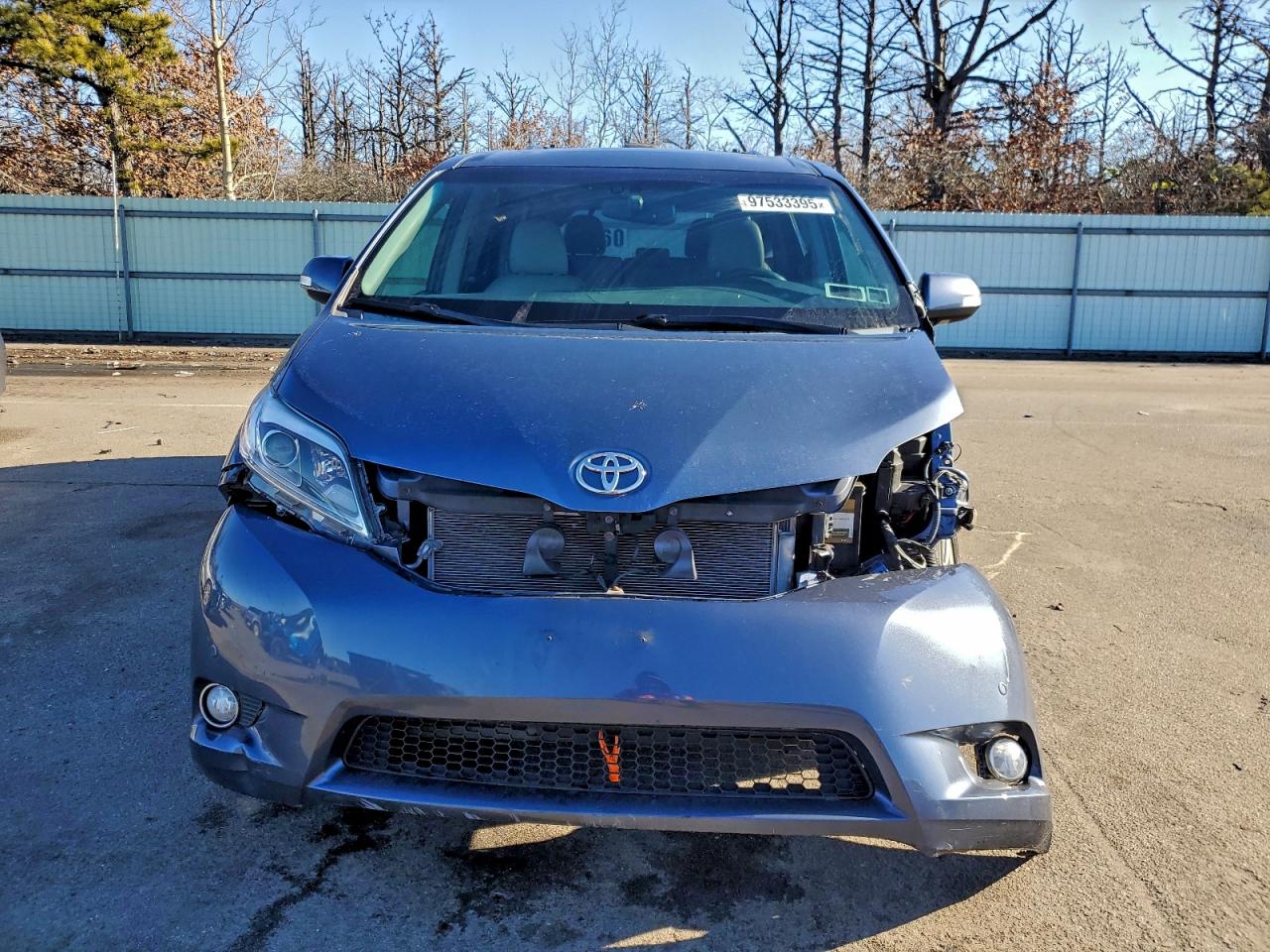 2015 TOYOTA SIENNA XLE photo 5