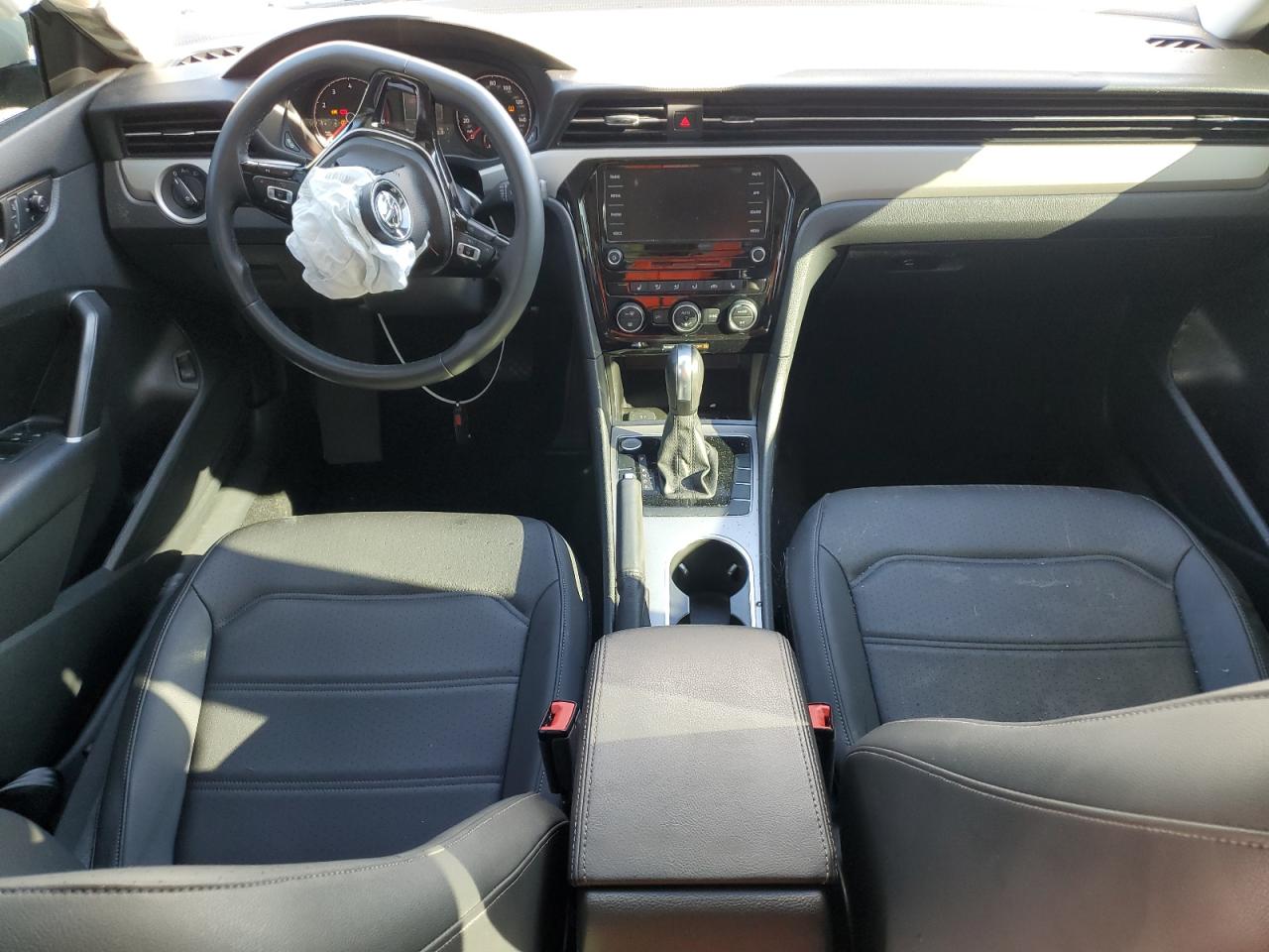 2021 VOLKSWAGEN PASSAT SE photo 29