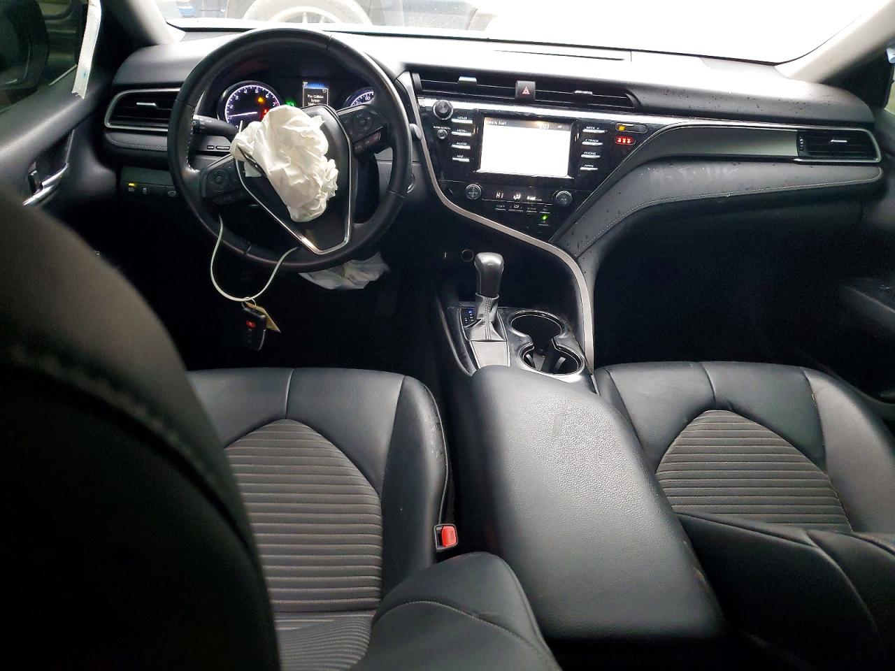 2019 TOYOTA CAMRY L photo 8