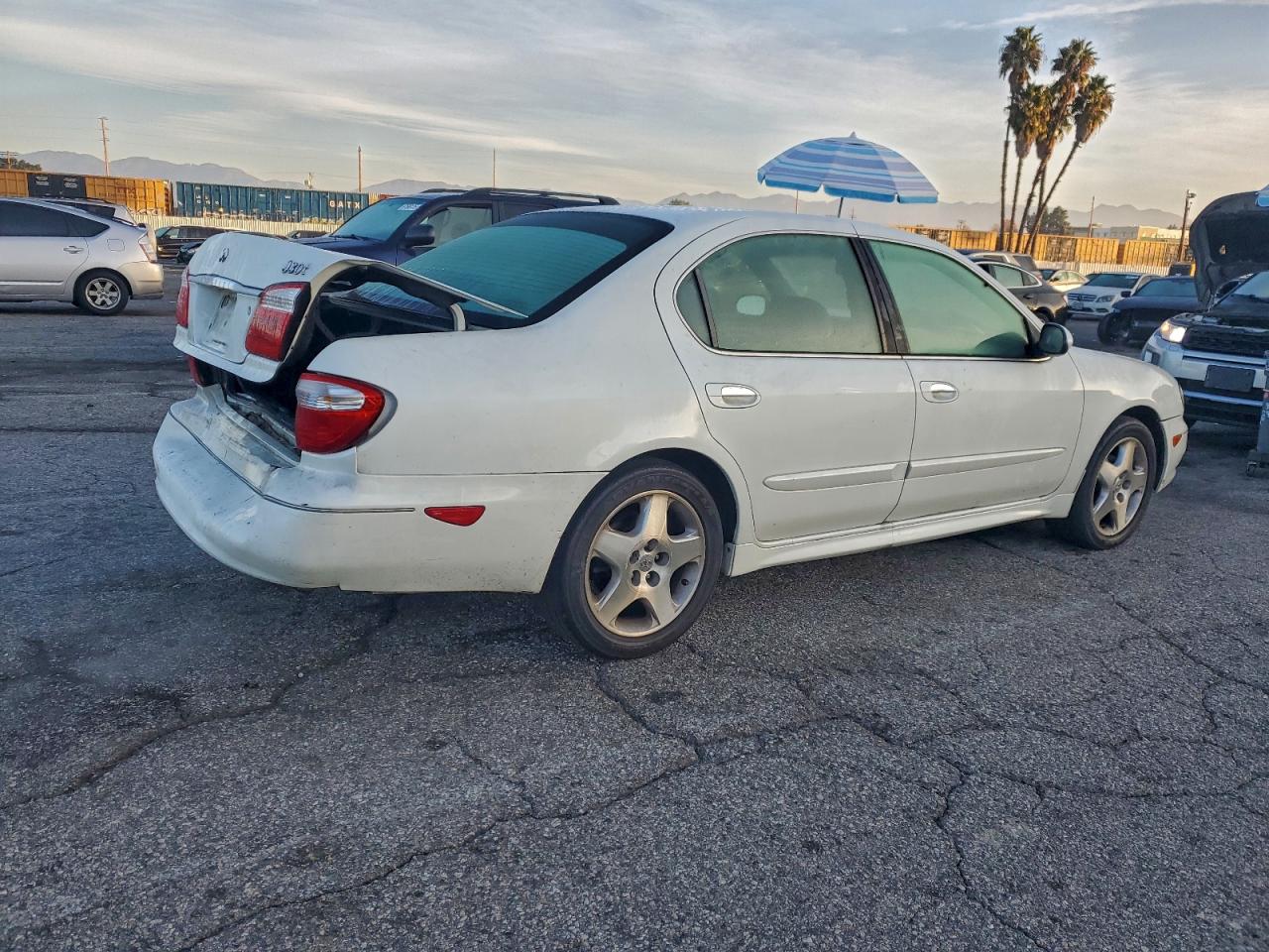 2001 INFINITI I30 photo 5